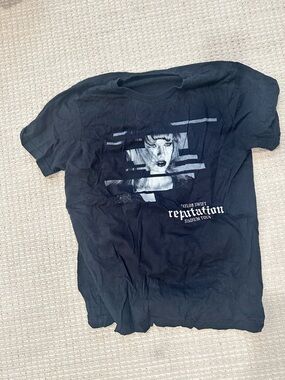 Taylor Swift Black 'Reputation' Graphic Short Sleeve Tee